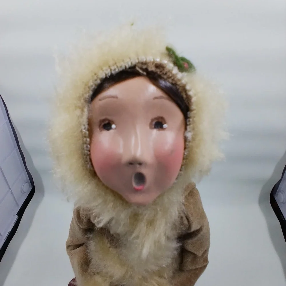 Byers Choice Caroler Ice Skater Girl Figurine 2000 Holiday Decor USA Signed‎